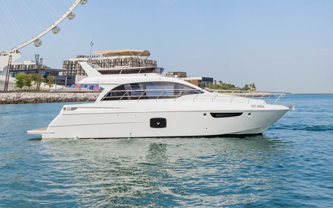 Sky Walker Uno, 52 ft