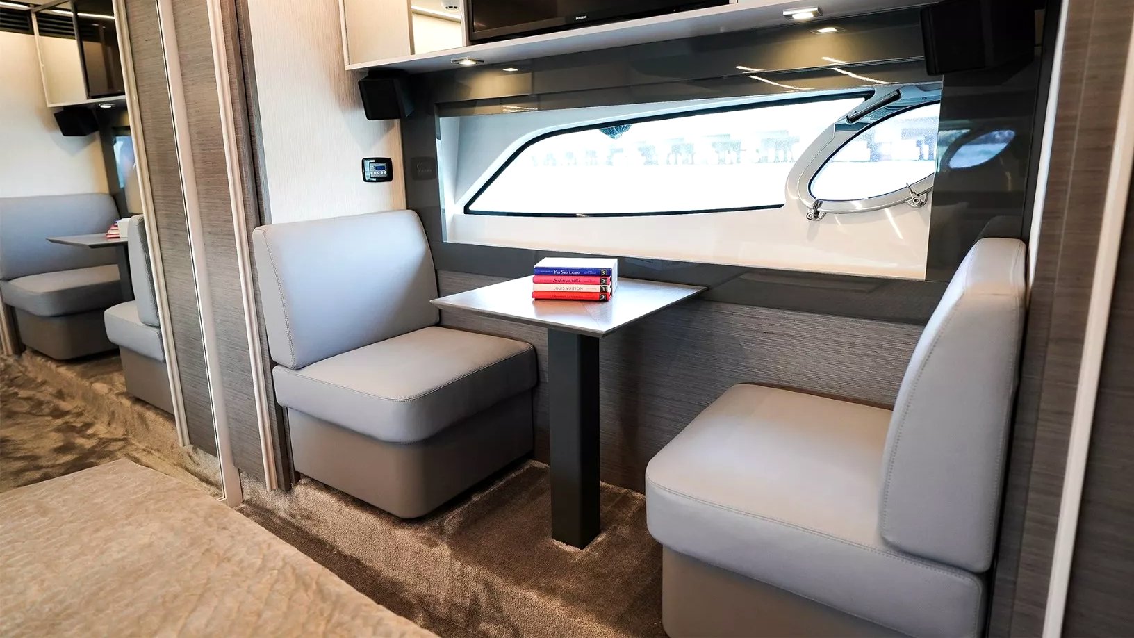 Pershing 5X Shark Grey, photo 11