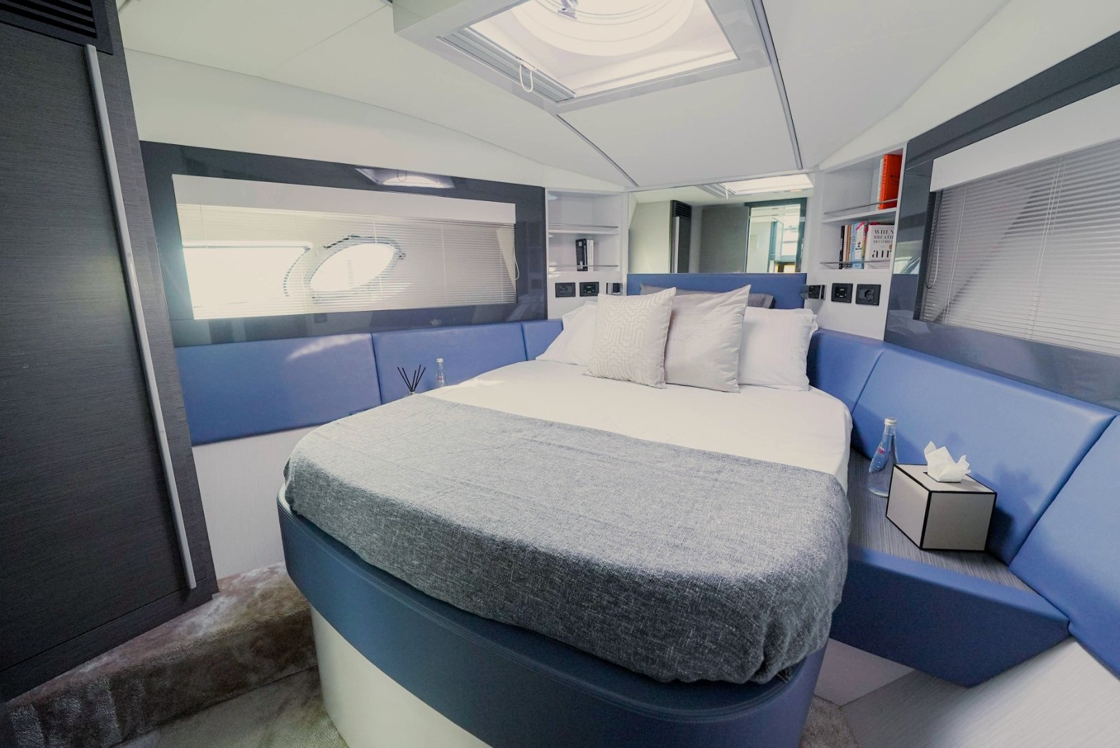 Pershing 5X Pearl White, photo 6