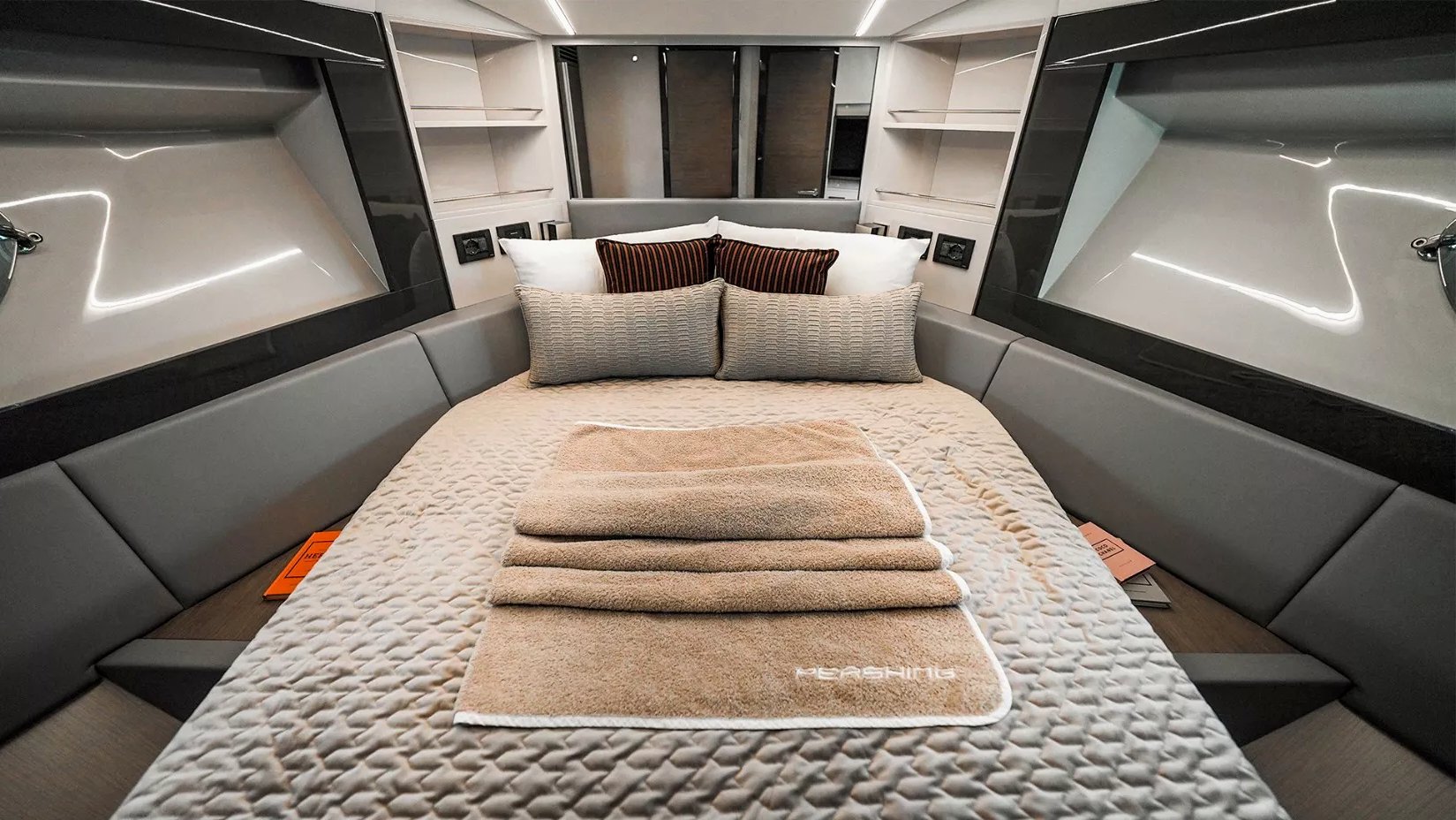 Pershing 5X Shark Grey, photo 12