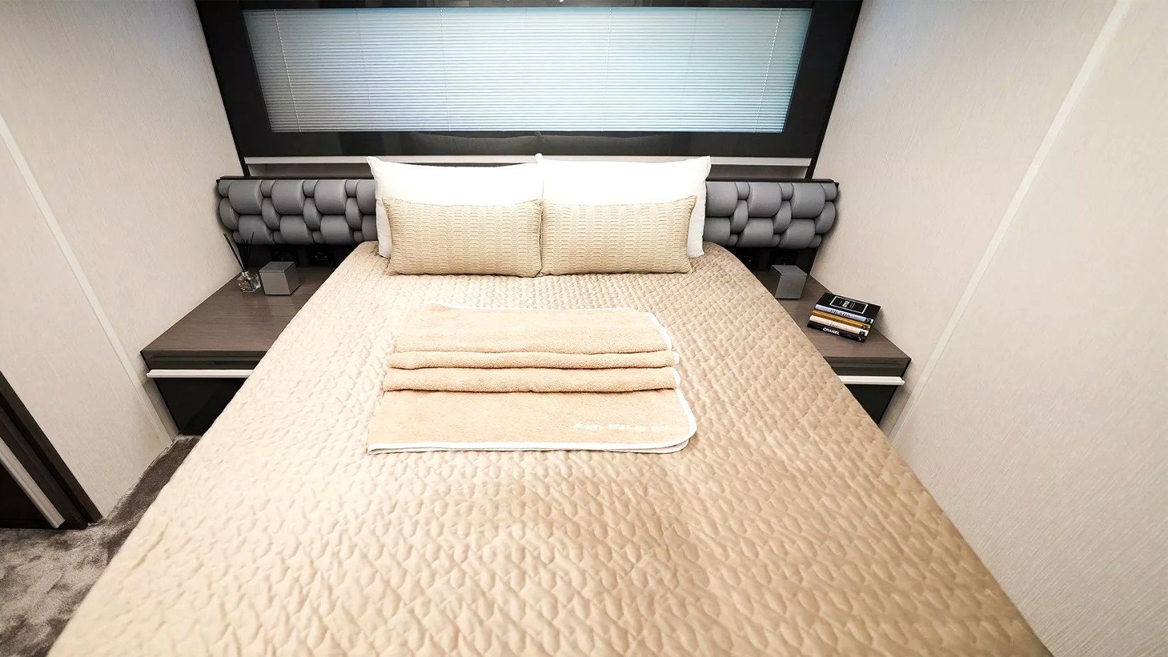 Pershing 5X Shark Grey, photo 10