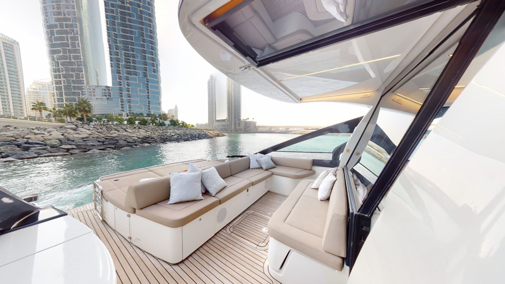 Pershing 5X Pearl White, photo 5