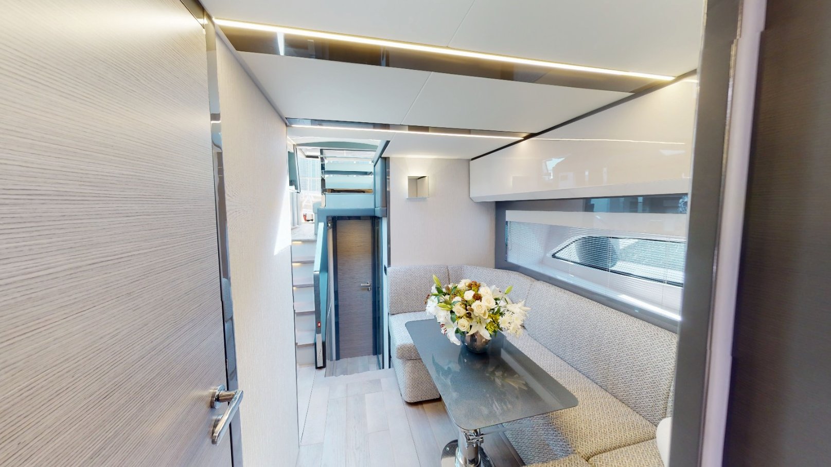 Pershing 5X Pearl White, photo 8