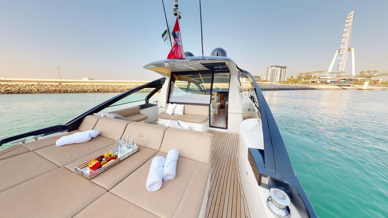 Pershing 5X Pearl White, photo 13