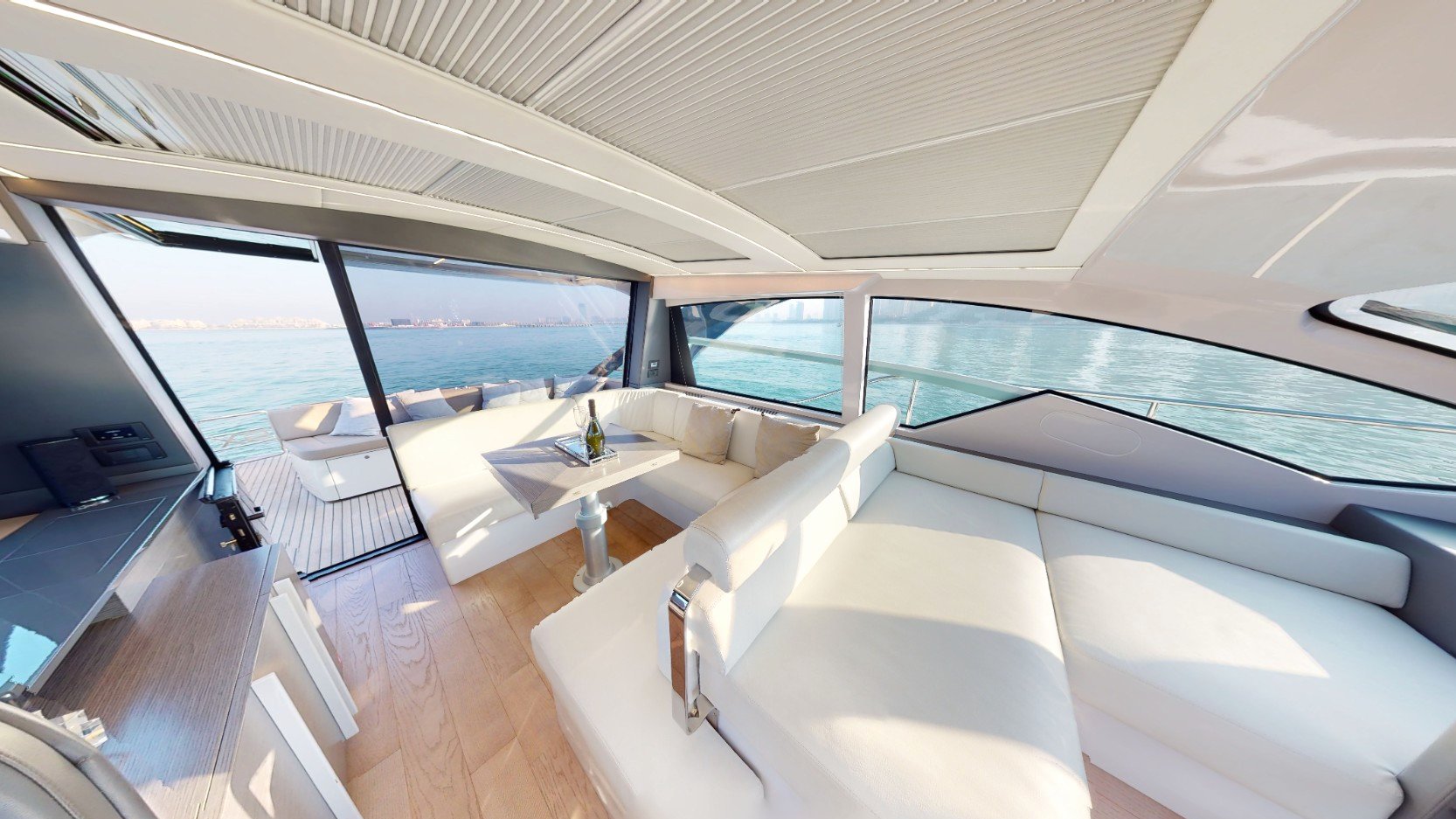 Pershing 5X Pearl White, photo 11